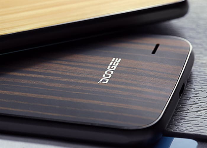 Doogee F3 cuenta con una trasera premium de madera
