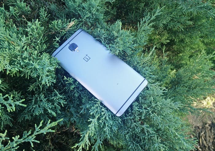 OnePlus seguirá apostando de momento por las pantallas OpticAMOLED