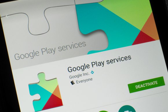 Debes update the Google Play Services on your smartphone