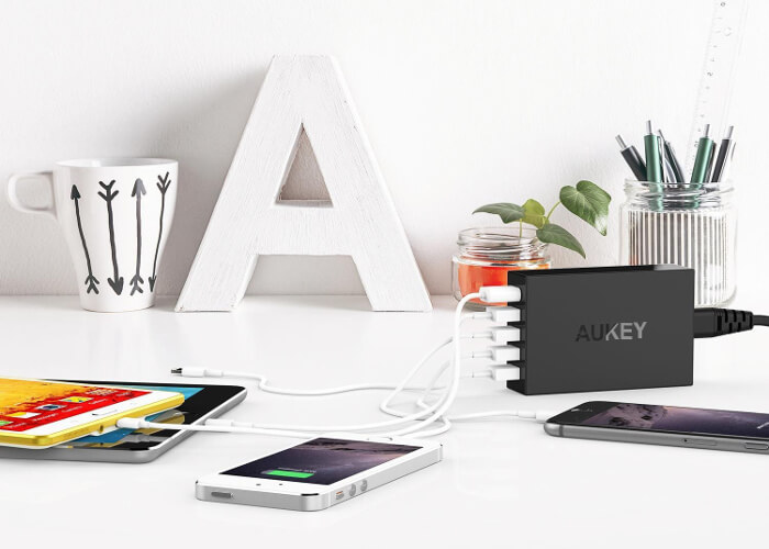 Consigue estos accesorios de Aukey al mejor precio: baterías, cargadores y más