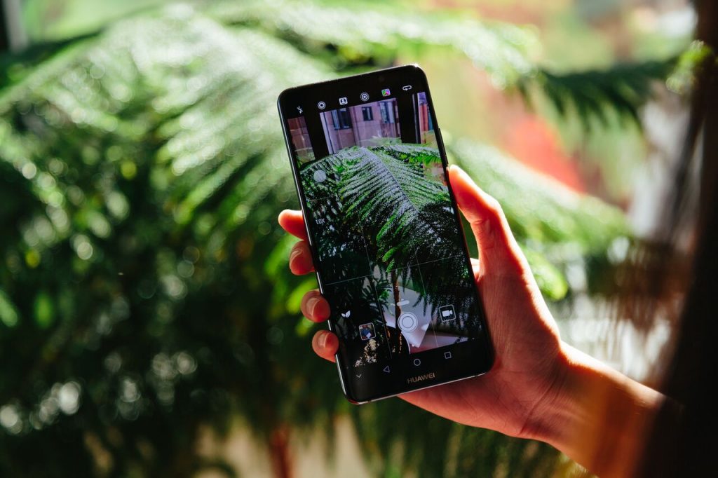 El Huawei Mate 20 Pro podría llegar con una pantalla mejor que la del Oppo Find X