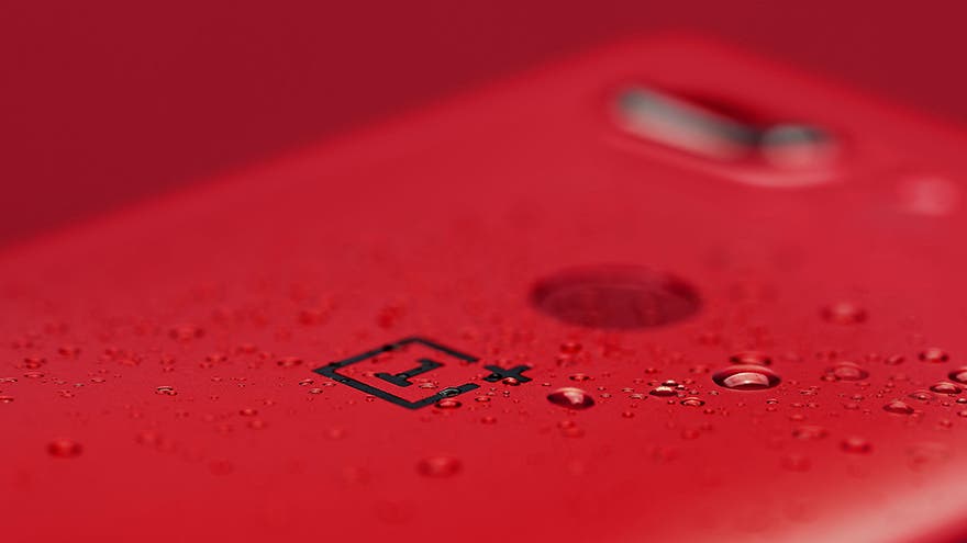 oneplus 5t en color rojo lava