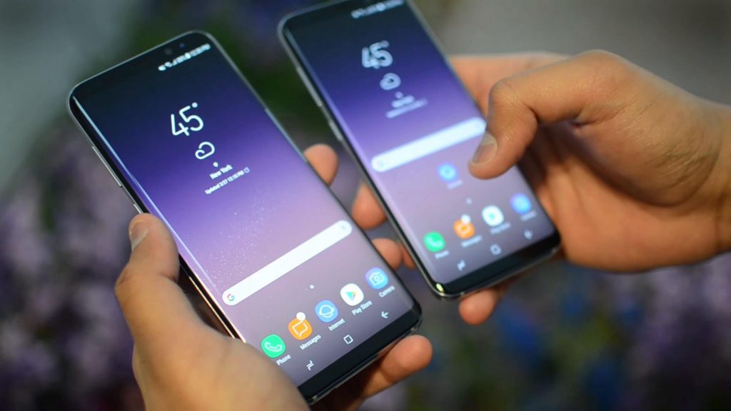 Samsung Galaxy S8 y Galaxy S8 Plus en la mano