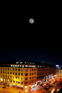 Foto nocturna Huawei P20 con Luna