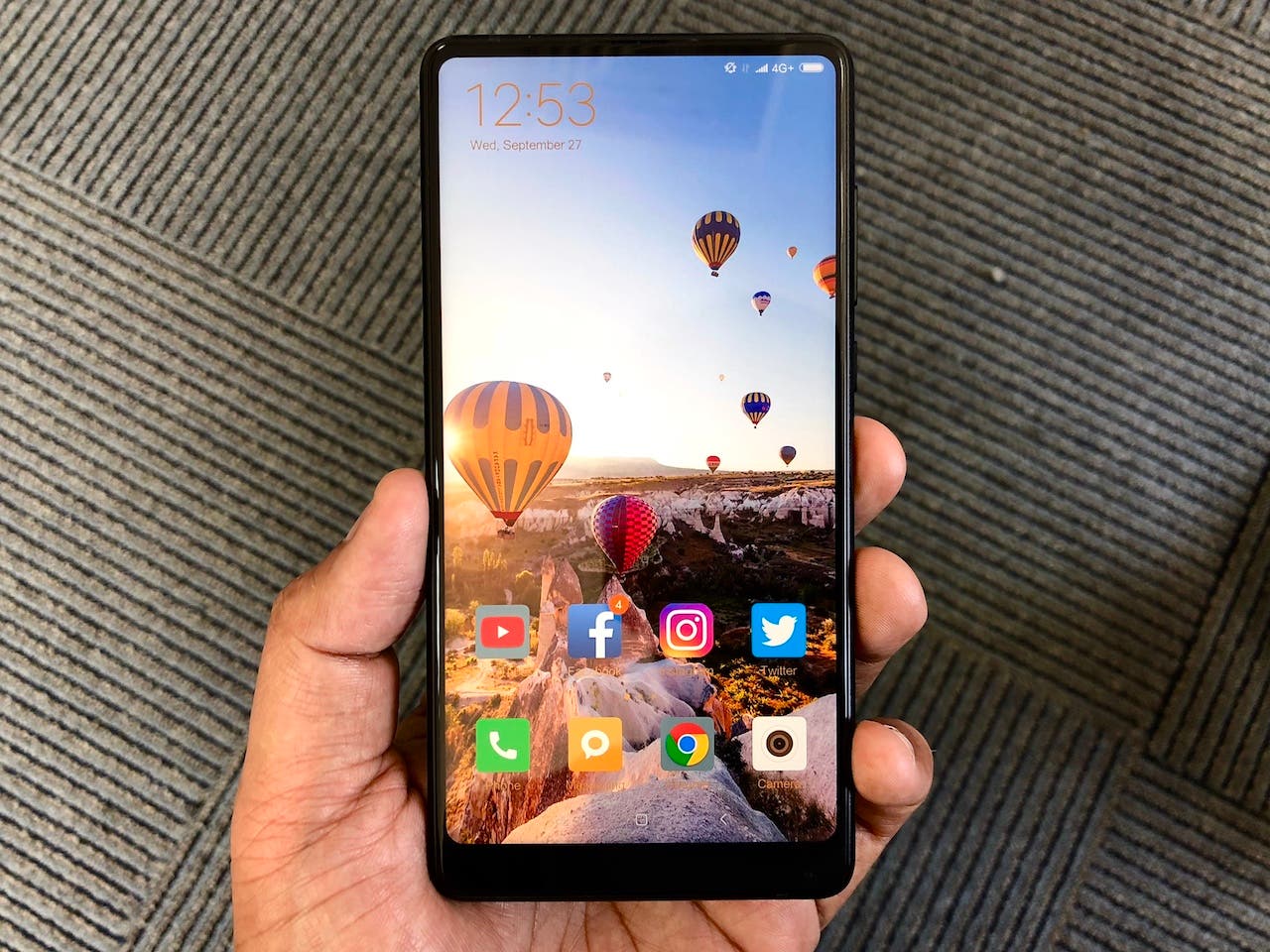 Xiaomi mi mix 2s en mano