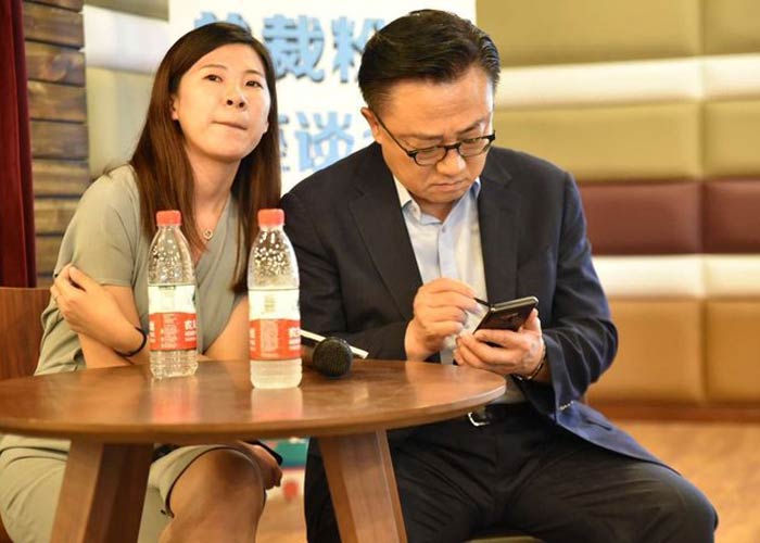 ¡Pillado! Las imágenes del CEO de Samsung utilizando el Samsung Galaxy Note 9