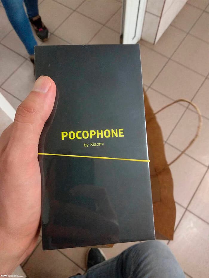 Caja Pocophone F1