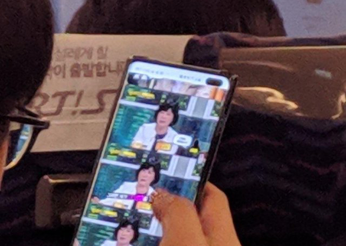 El Samsung Galaxy S10+ filtrado en una imagen real: confirmada la doble cámara frontal