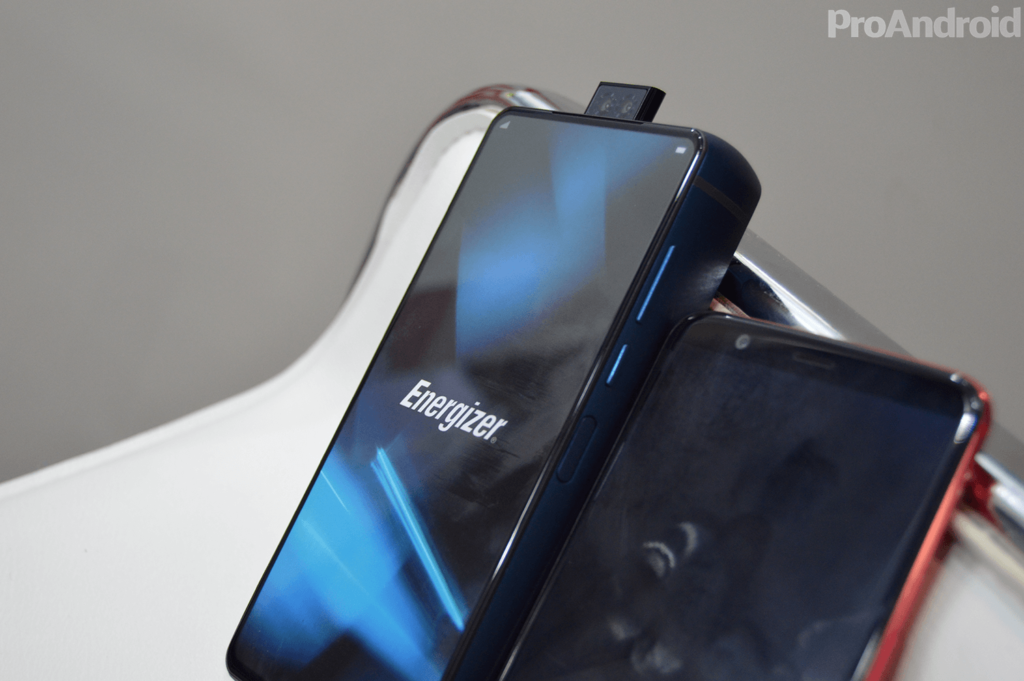 Energizer P18K, probamos el teléfono más absurdo del MWC con 18.000 mAh de batería