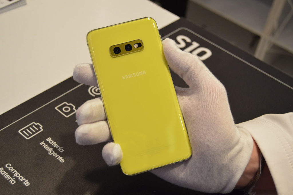 Samsung Galaxy S10e en oferta: recibe su primer descuento importante