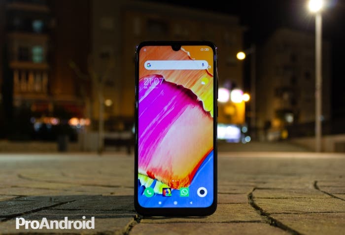 ¿Por qué el Redmi Note 7 no tiene lector de huellas en pantalla?