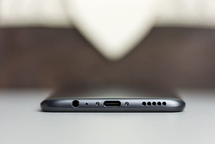 El OnePlus 7 no tendrá jack de auriculares, las fundas lo dejan claro