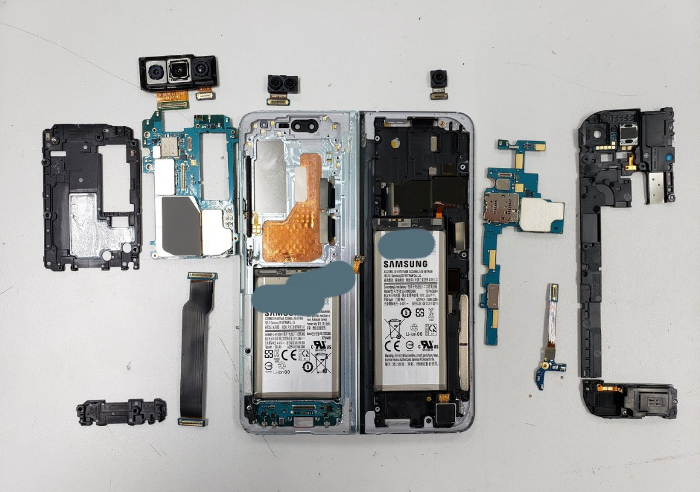 Desmontaje del Samsung Galaxy Fold: así es por dentro el teléfono de 2.000 dólares