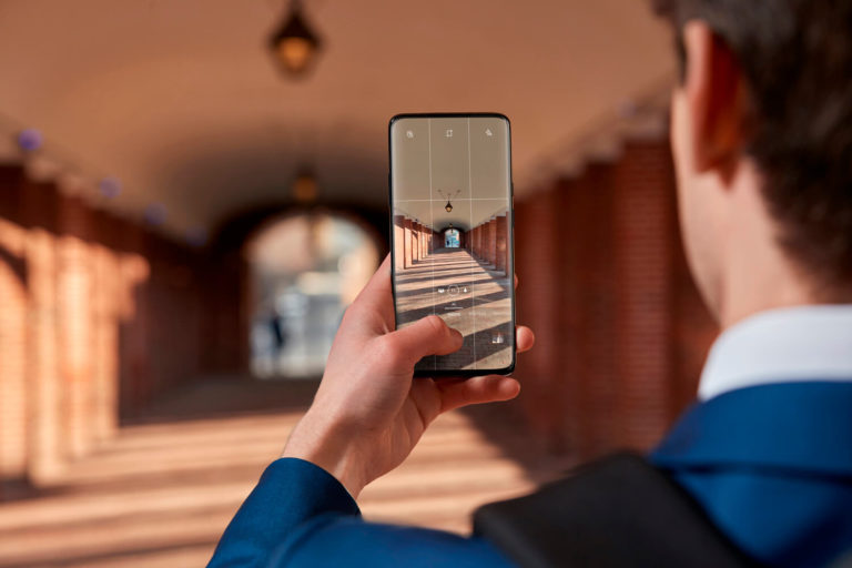 La cámara de los OnePlus obtendrán seguimiento de enfoque para personas y animales