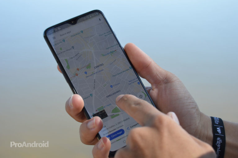 El modo ‘con una mano’ llega a los OnePlus 7 y 7 Pro: igual que el del iPhone