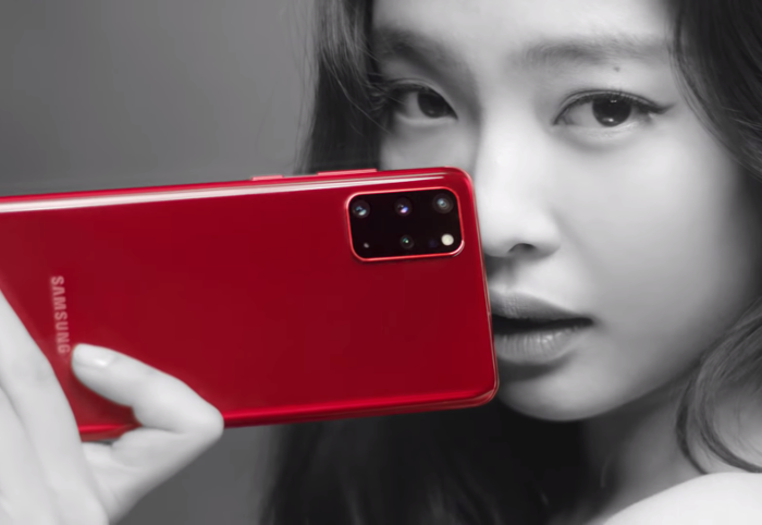Así es el Samsung Galaxy S20 en color rojo, a juego con los Galaxy Buds+