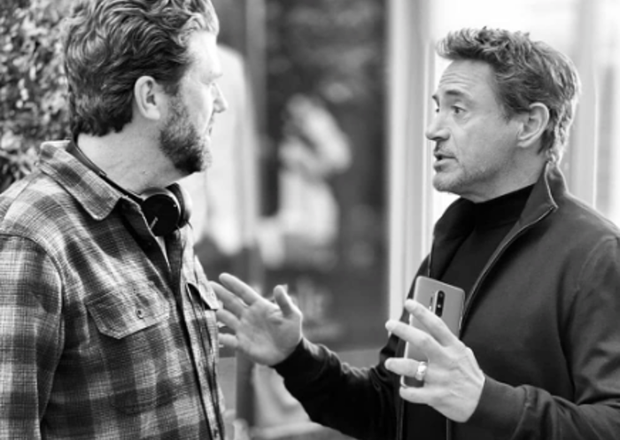 Filtrado el diseño del OnePlus 8 en las manos de Robert Downey Jr