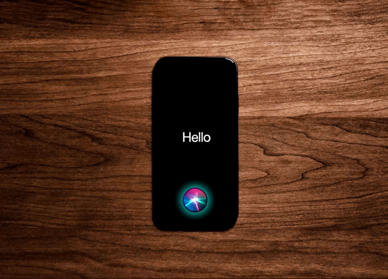 Otro problema para los iPhone: Siri se vuelve más tonta por culpa de Apple