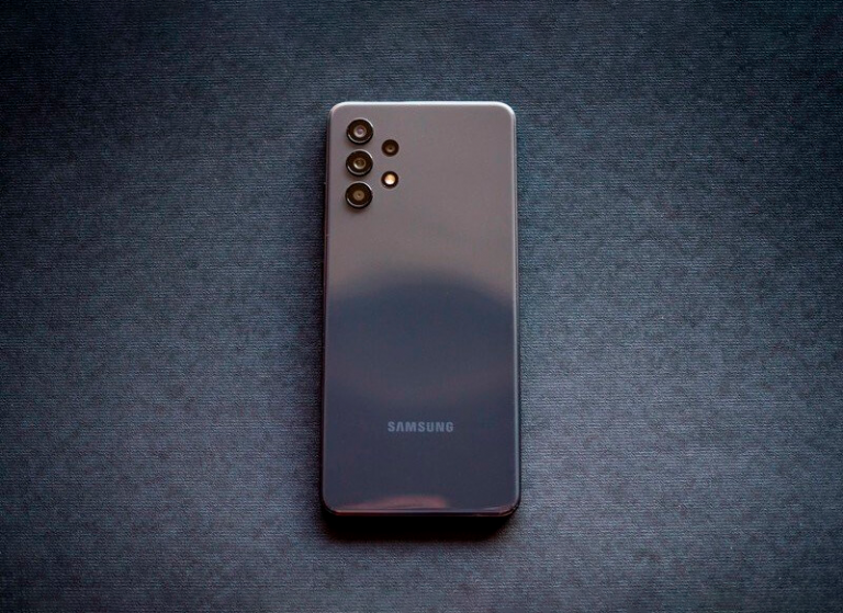 Suspendida la actualización de Android 12 y One UI 4.0 para algunos móviles Samsung