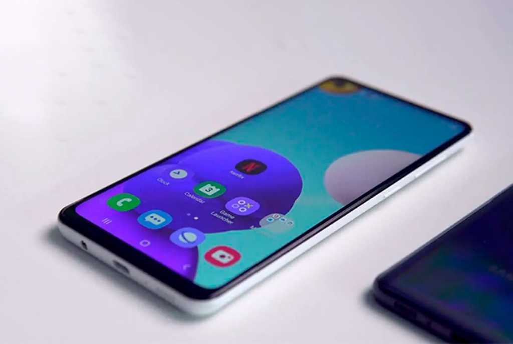 ¿Está bajando Samsung la calidad de sus móviles? Ya vende más dispositivos con LCD que con AMOLED