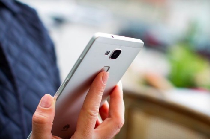 3 Aplicaciones que deberías instalar si tienes sensor de huellas en tu móvil