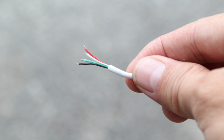 La UE recula: no obligará a Apple a incluir USB C en sus iPhone, por el momento