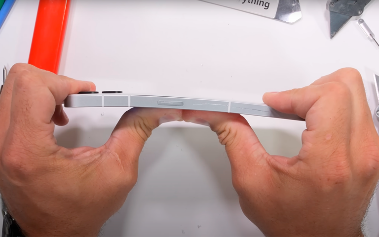 ¿Cómo de resistente es el Nothing Phone (2)? Lo han puesto a prueba revelando un pequeño punto débil