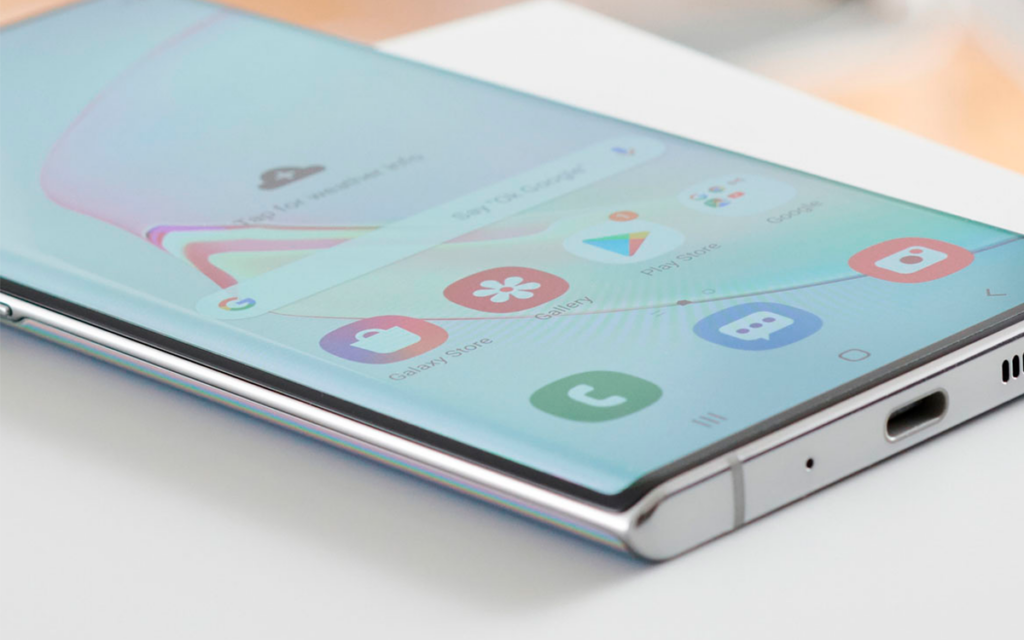 Adiós a las pantallas curvas en los móviles Samsung: el eterno debate lo cesa la propia creadora