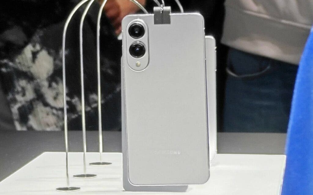 Tenemos los primeros renders extraoficiales del Galaxy S25 Edge