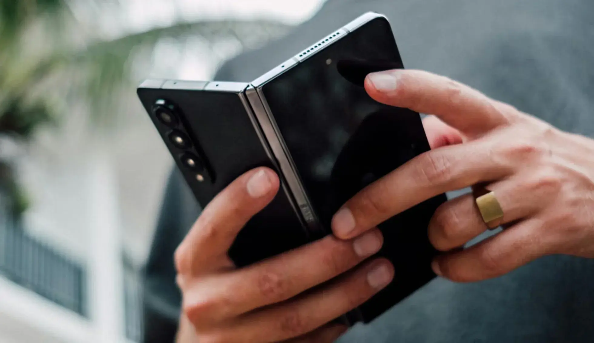 Samsung está trabajando en el panel del primer plegable de Apple 