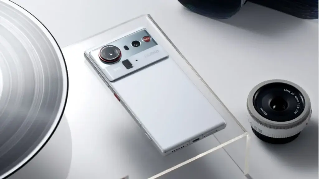 Nubia Z80 Ultra es oficial: panel 1.5K sin perforaciones y con lo mejor de Qualcomm