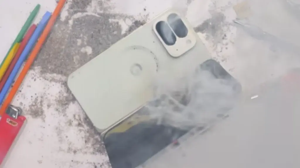 El Pixel 10 Pro Fold explota durante la prueba de resistencia de JerryRigEverything