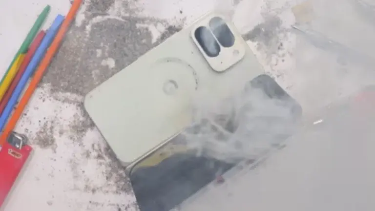 El Pixel 10 Pro Fold explota durante la prueba de resistencia de JerryRigEverything