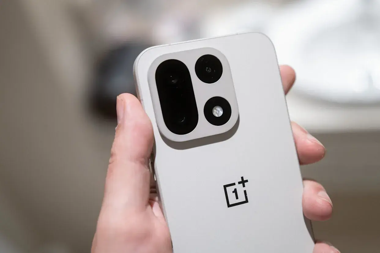 OnePlus 15 es muy potente pero tiene inconvenientes con las altas temperaturas