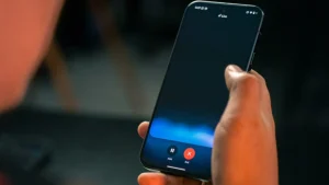 La UE alerta a Google de que Gemini no puede ser la única inteligencia artificial integrada en el sistema